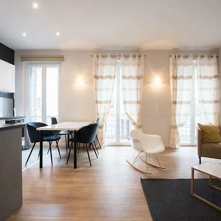 F2 Balcon A 1minute De La * Сен-Рафаэль